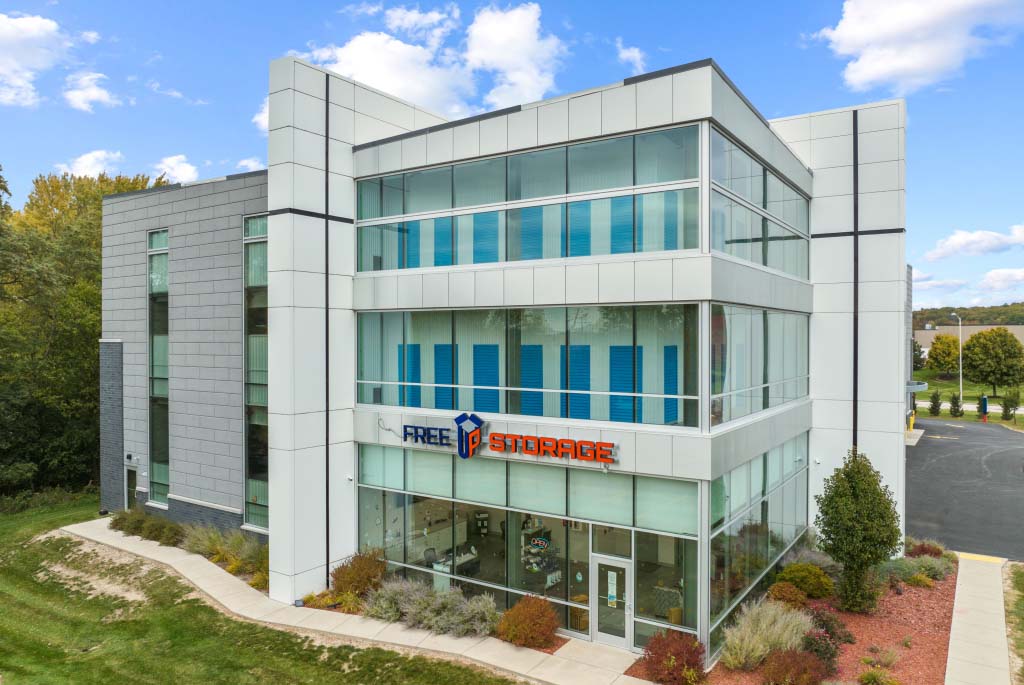 FreeUp Storage Self Storage in Hartland, WI 